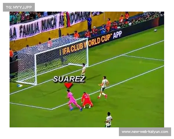 荷甲特写:格洛赫首秀穿阿贾克斯19号球衣向传奇苏亚雷斯致敬 荷甲特写:格洛赫首秀穿阿贾克斯19号球衣向传奇苏亚雷斯致敬